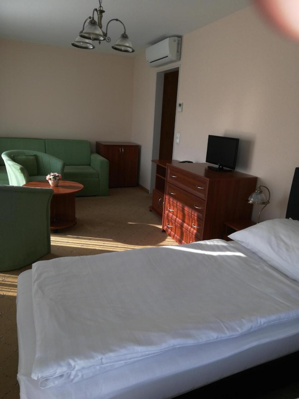 Otp Hotel ブダペスト エクステリア 写真